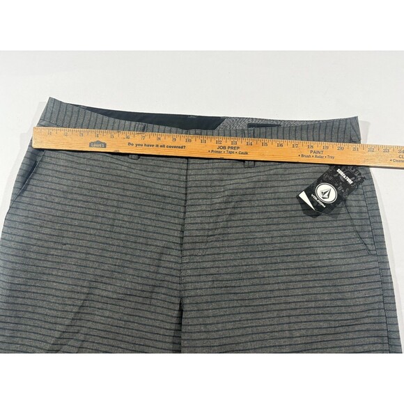 Volcom Mens Frickin SNT Static 21 Gray Stripe Modern Hybrid 10" Shorts Sz 40 NWT - Picture 3 of 16